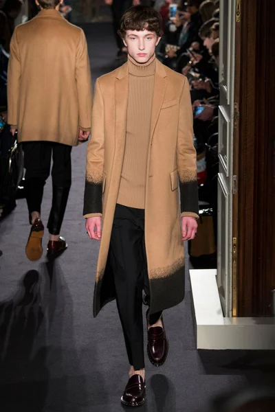 Look 28